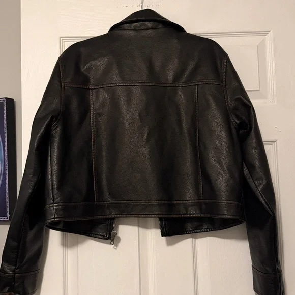 Disturbia | Ermania Crop Faux Leather Jacket - Picture 8 of 9